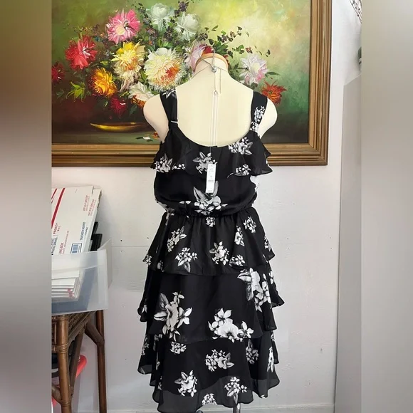 White House Black Market Black and White Floral Dress - Picture 5 of 8